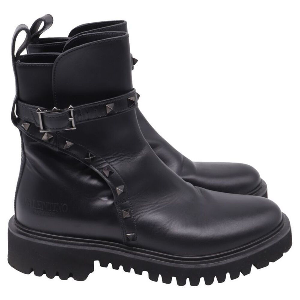 Valentino Garavani Rockstud Ankle Boots in Black Calf Leather